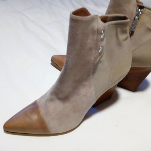 Donald J. Pliner Shoes - 💖💖💖HOST PICK!! DONALD J PLINER TAN BOOTIES 11MEDIUM